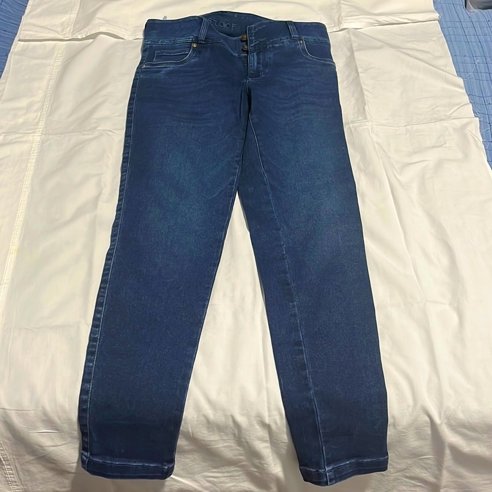Studio F Women jeans Size US size 4 New